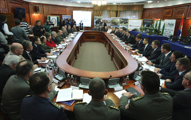 Чиновници могу да се надају повишици